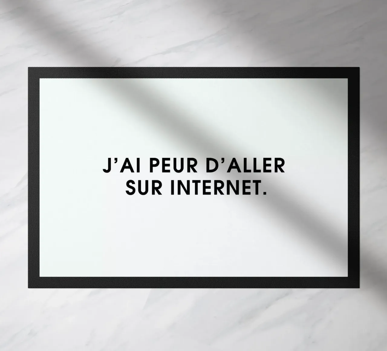 J'ai peur d'aller sur Internet - White zerbino da Intertitres