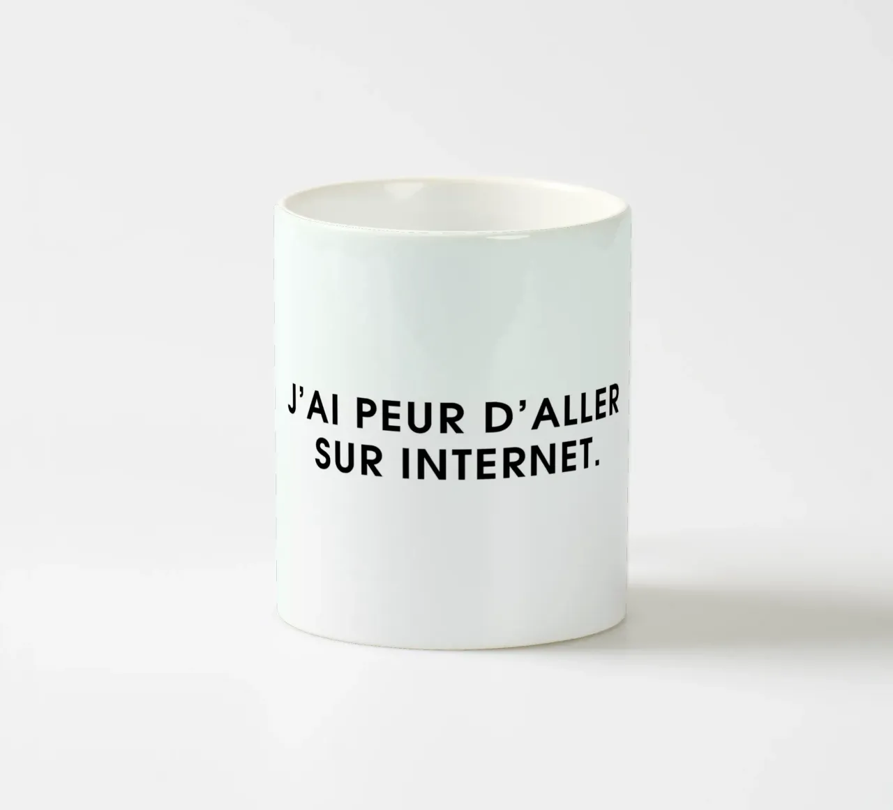 J'ai peur d'aller sur Internet - White tazza in ceramica da Intertitres
