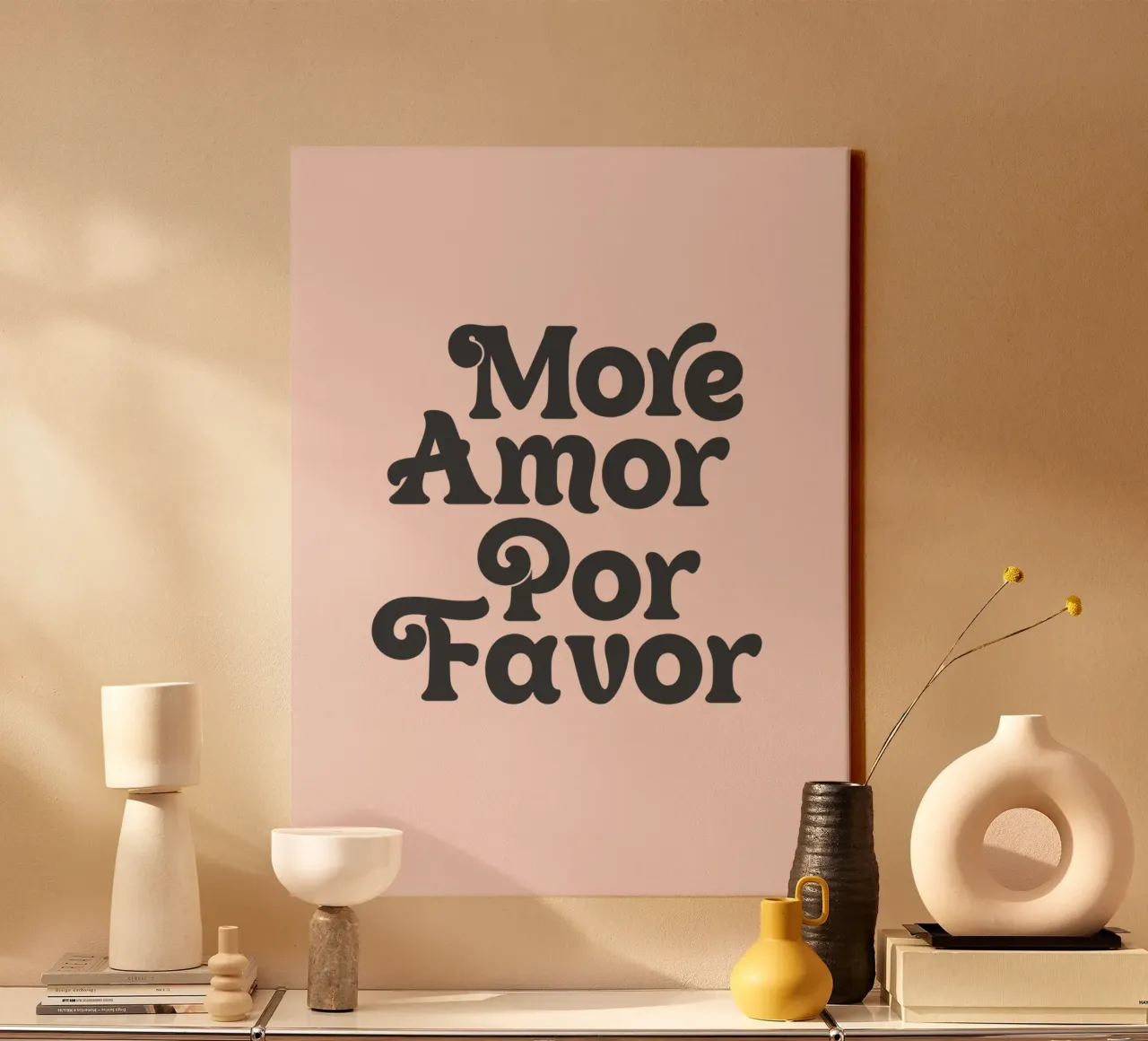 More Amor Por favourite design tipografico in rosa tela con Cornice a cassetta da THE MOTIVATED TYPE