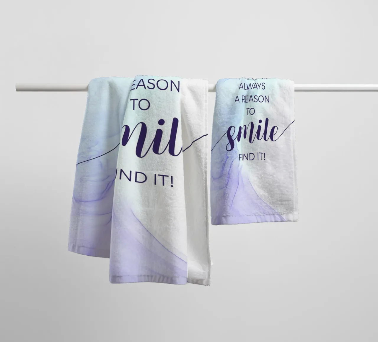 THERE IS ALWAYS A REASON TO SMILE | floating colors asciugamano da bagno da Melanie Viola