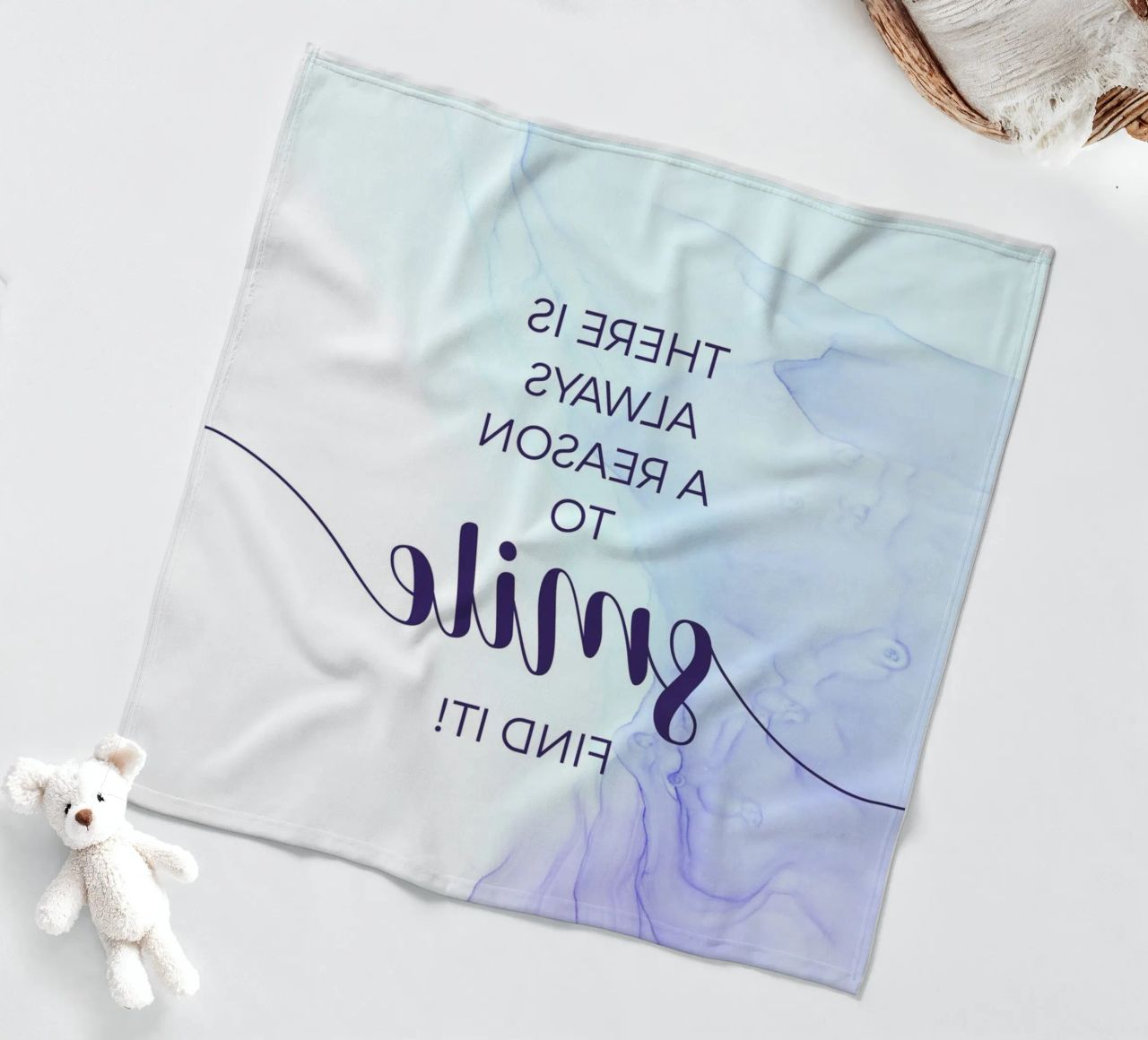THERE IS ALWAYS A REASON TO SMILE | floating colors coperta in pile da Melanie Viola