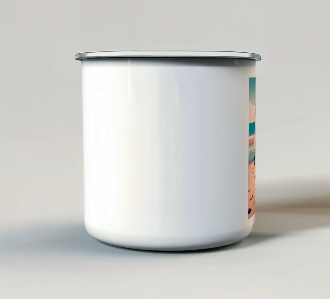 Soli sulla spiaggia tazza in smalto da ICONICA Art Studio