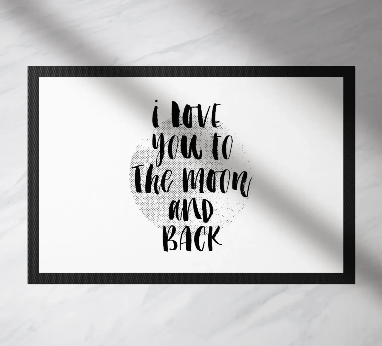 I Love You To The Moon And Back - Design tipografico in nero zerbino da THE MOTIVATED TYPE