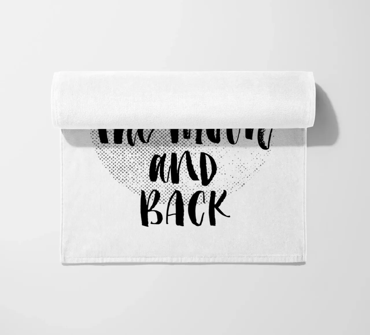 I Love You To The Moon And Back - Design tipografico in nero telo mare da THE MOTIVATED TYPE