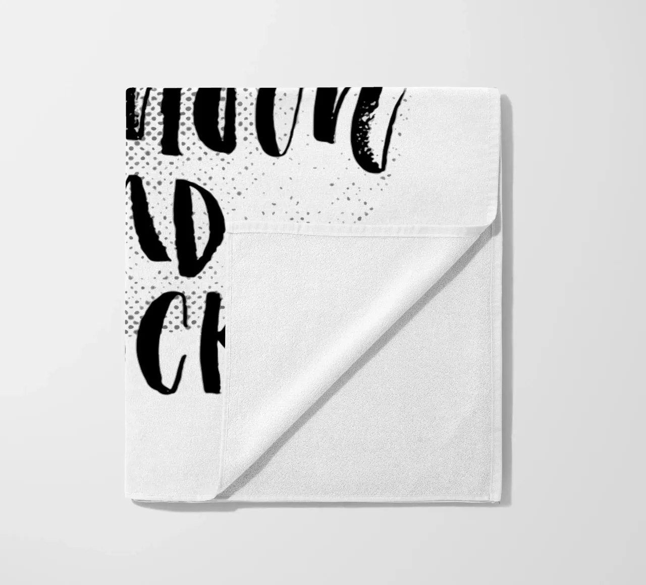 I Love You To The Moon And Back - Design tipografico in nero telo mare da THE MOTIVATED TYPE