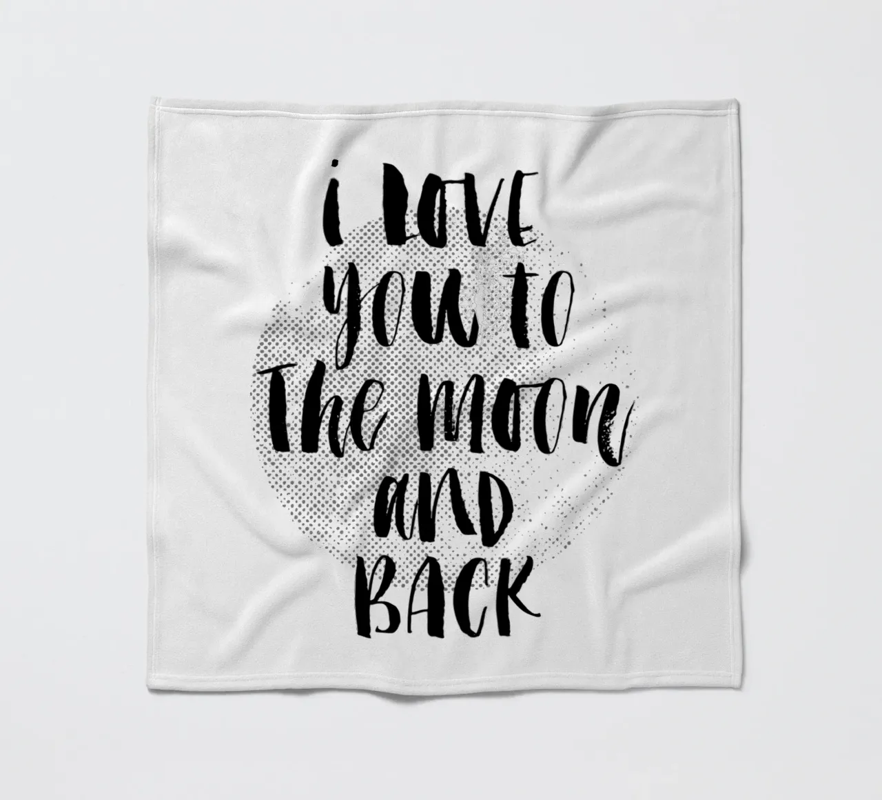 I Love You To The Moon And Back - Design tipografico in nero coperta in pile da THE MOTIVATED TYPE