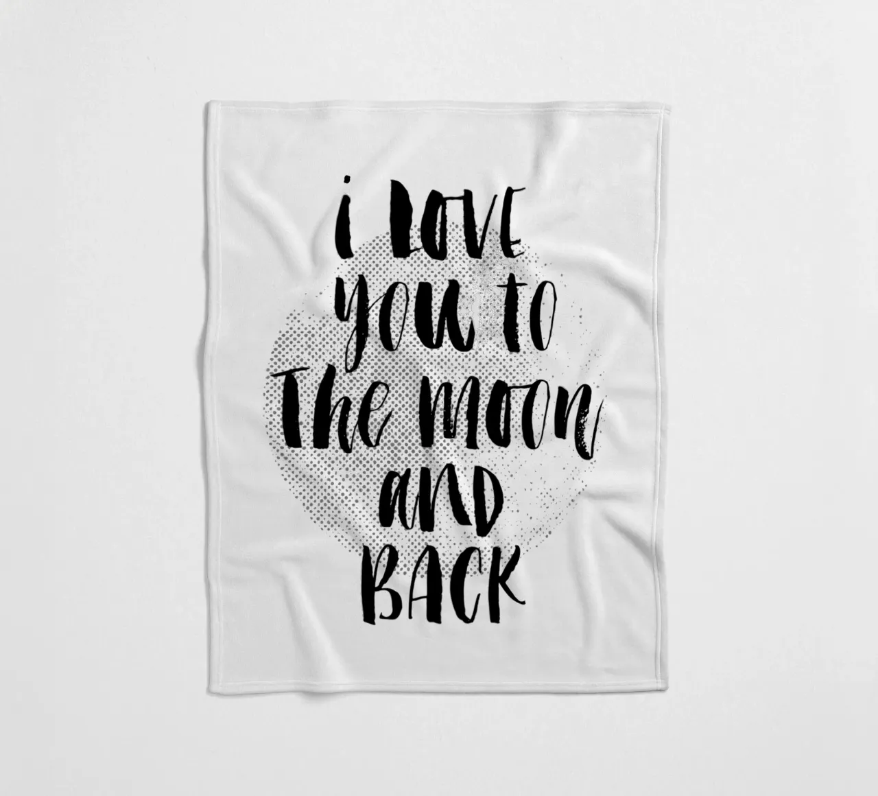 I Love You To The Moon And Back - Design tipografico in nero coperta in pile da THE MOTIVATED TYPE