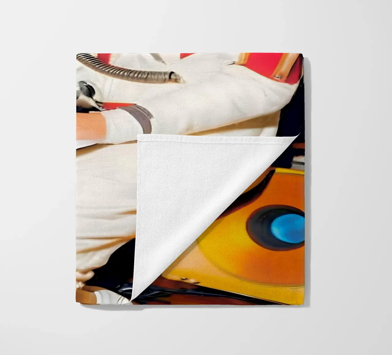 Sulla frequenza dello spazio telo mare da ICONICA Art Studio
