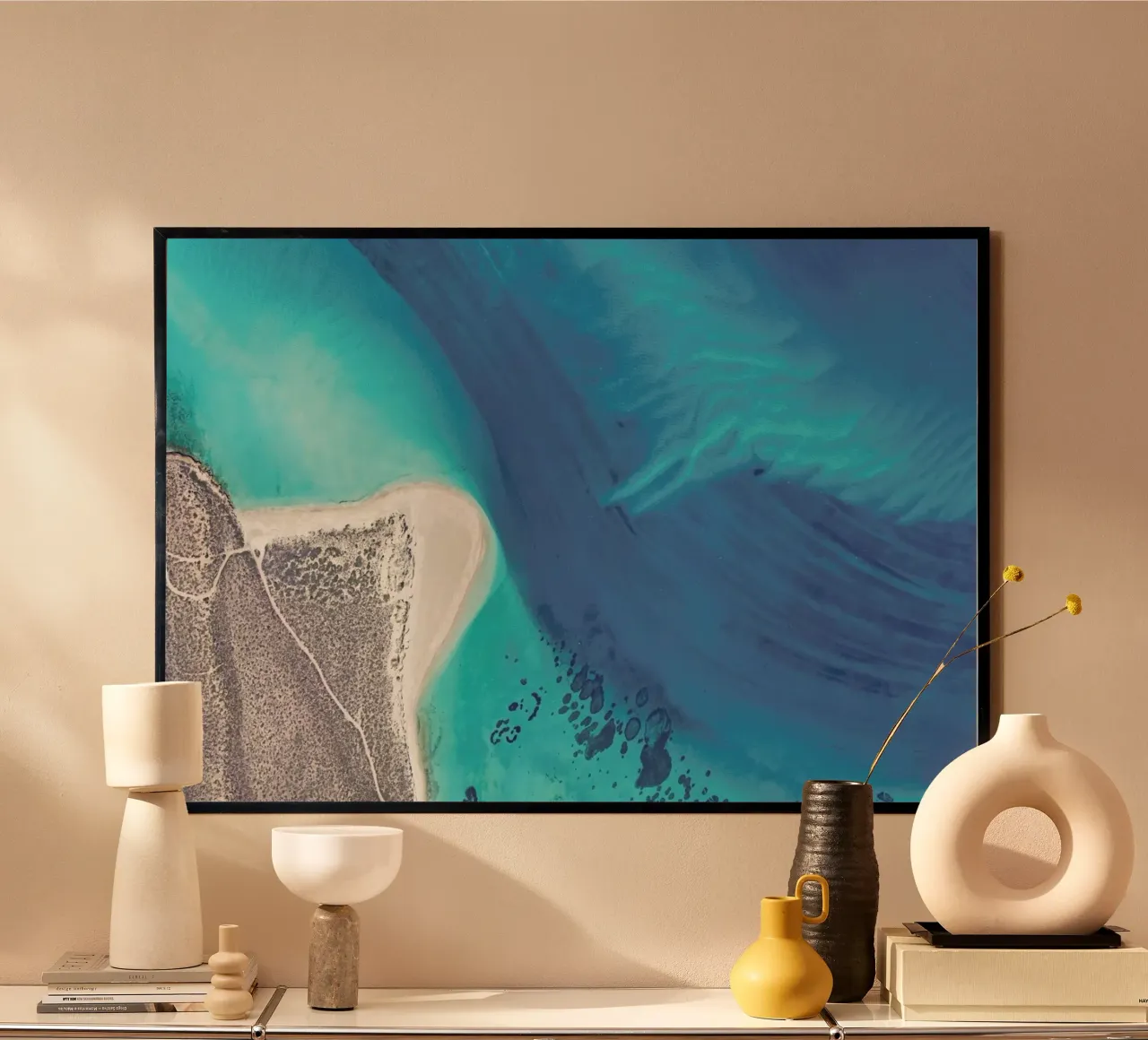 Shark Bay 5 poster con telaio in alluminio da Simon Butterworth