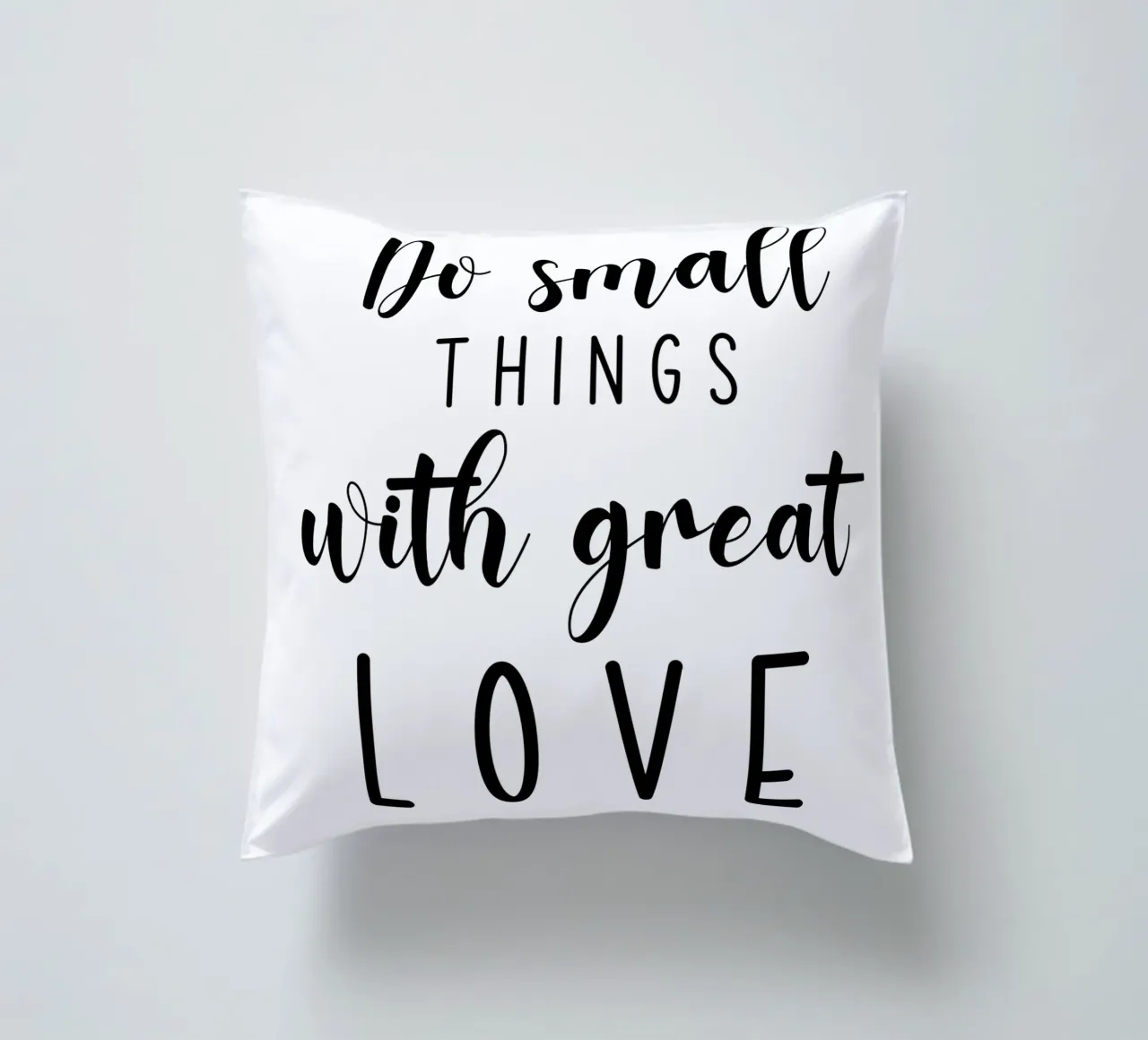 Do Small Things With Great Love Motivational cuscino da Shark Printables