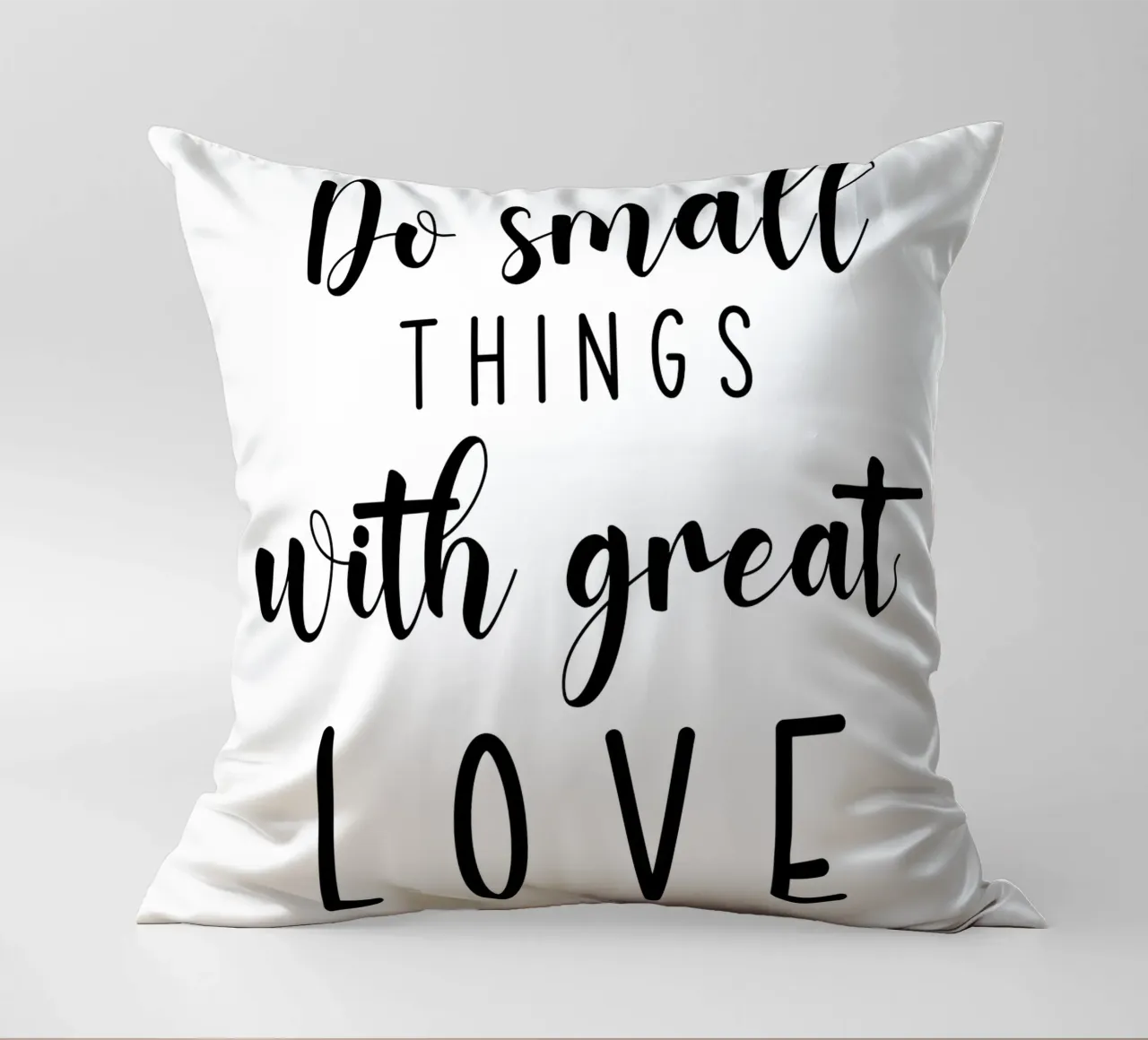 Do Small Things With Great Love Motivational cuscino da Shark Printables