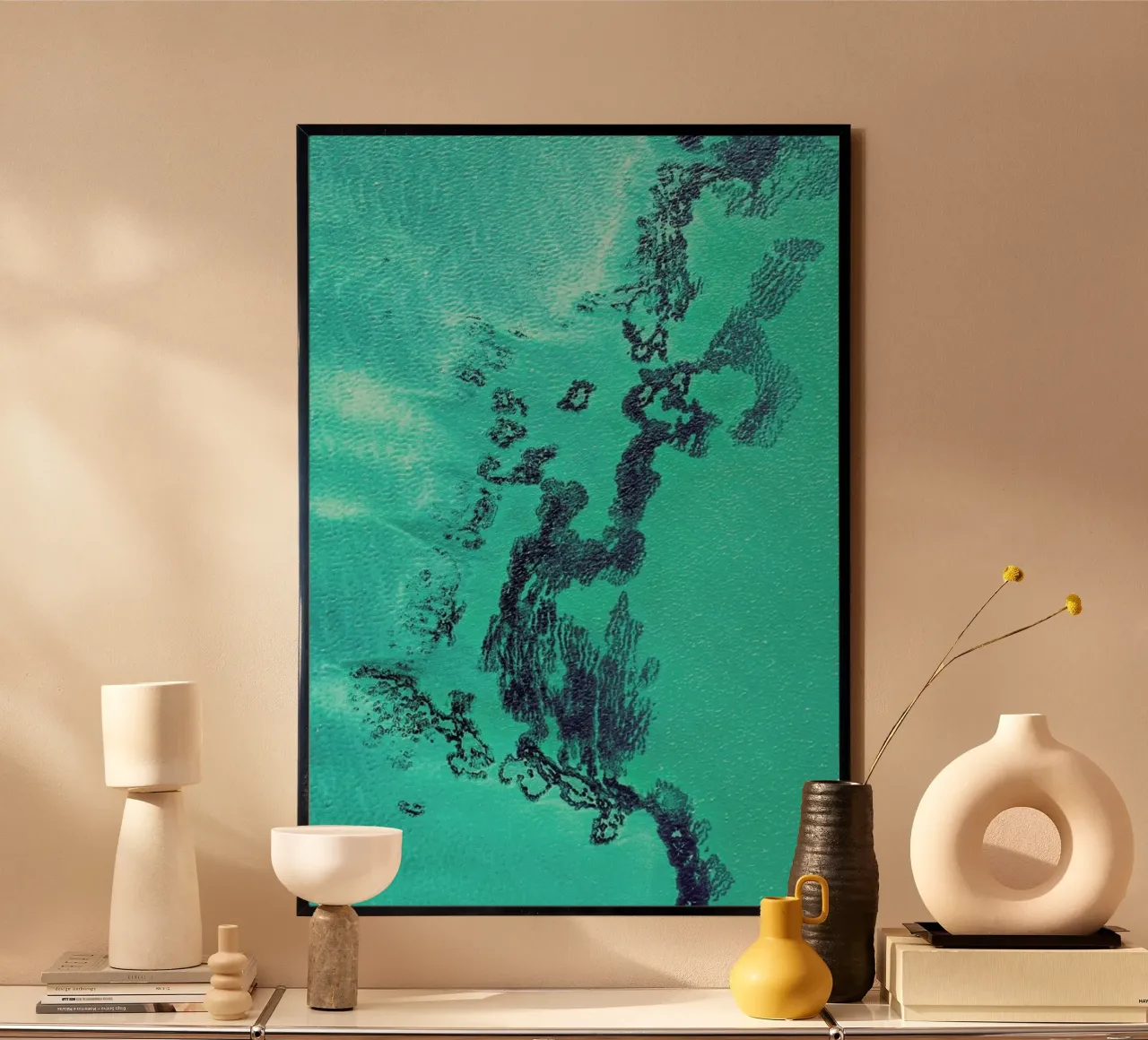 Shark Bay 13 poster con telaio in plastica da Simon Butterworth