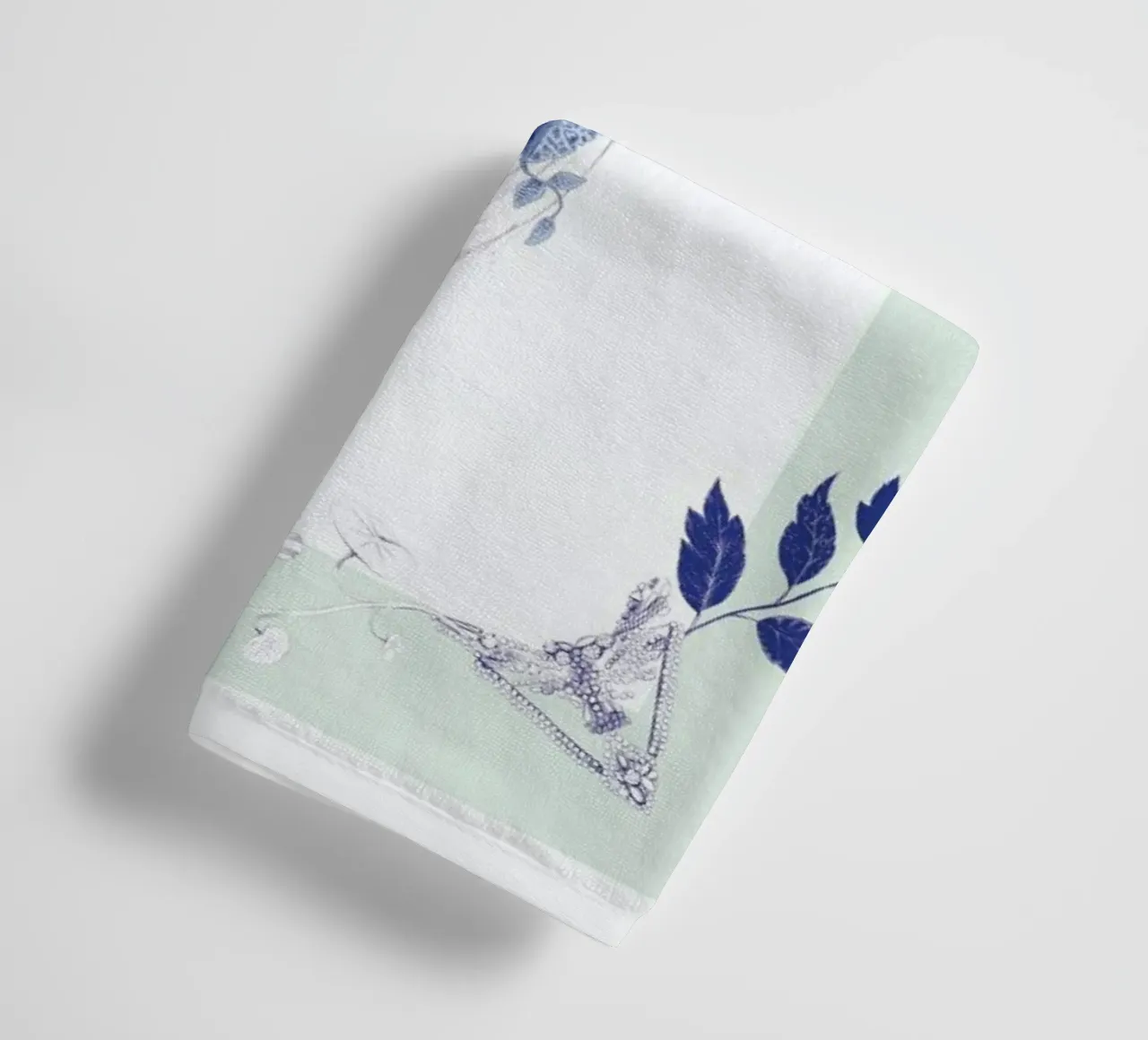 Magpie Bird Mint asciugamano da bagno da La Scarlatte
