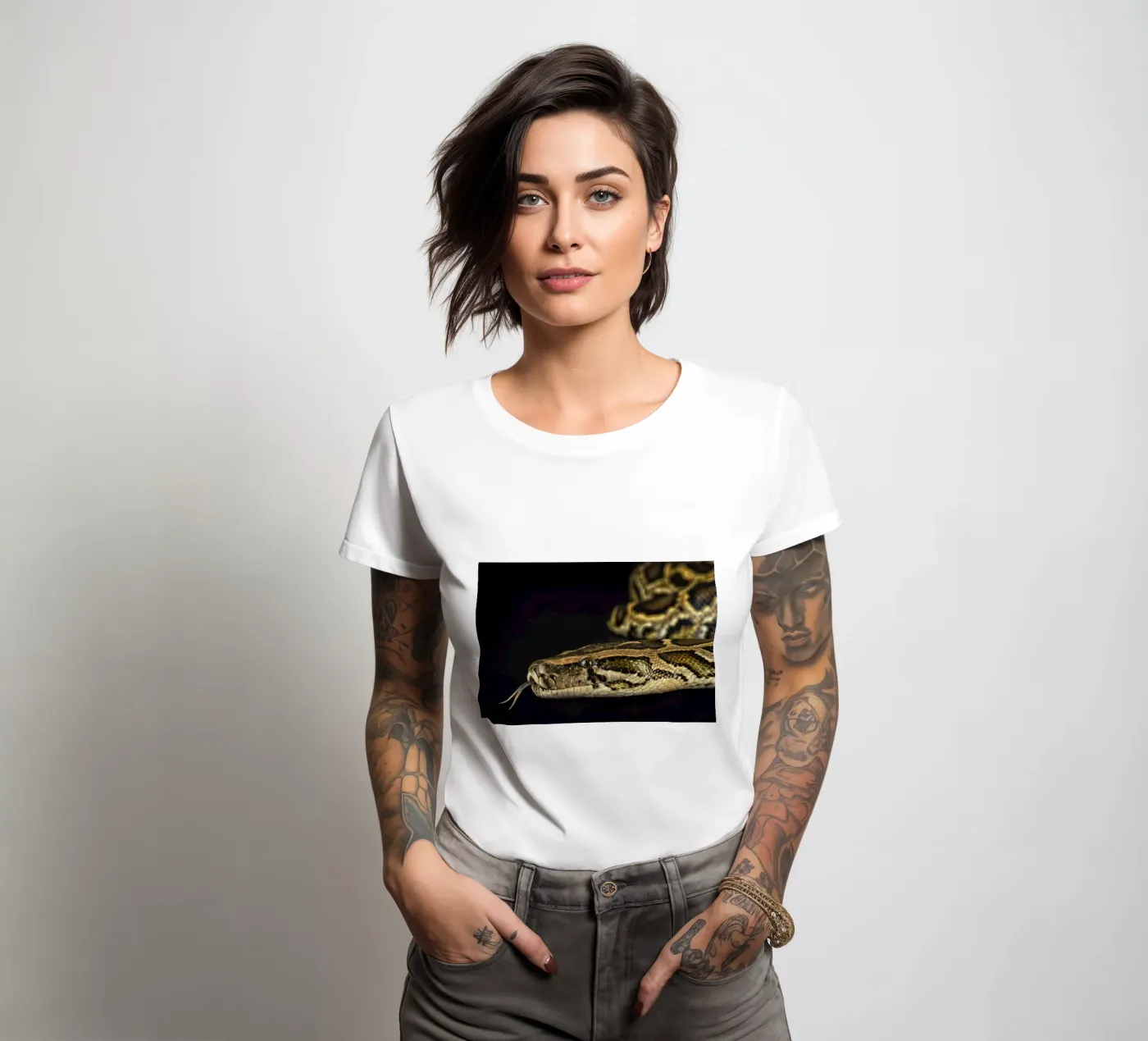 Python Headshot t-shirt da donna da Curious Collections by Marielle Leenders