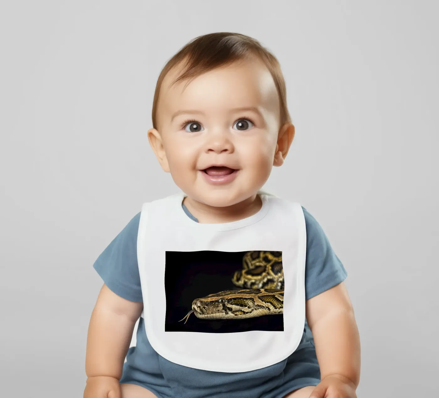 Python Headshot bavoir de Curious Collections by Marielle Leenders