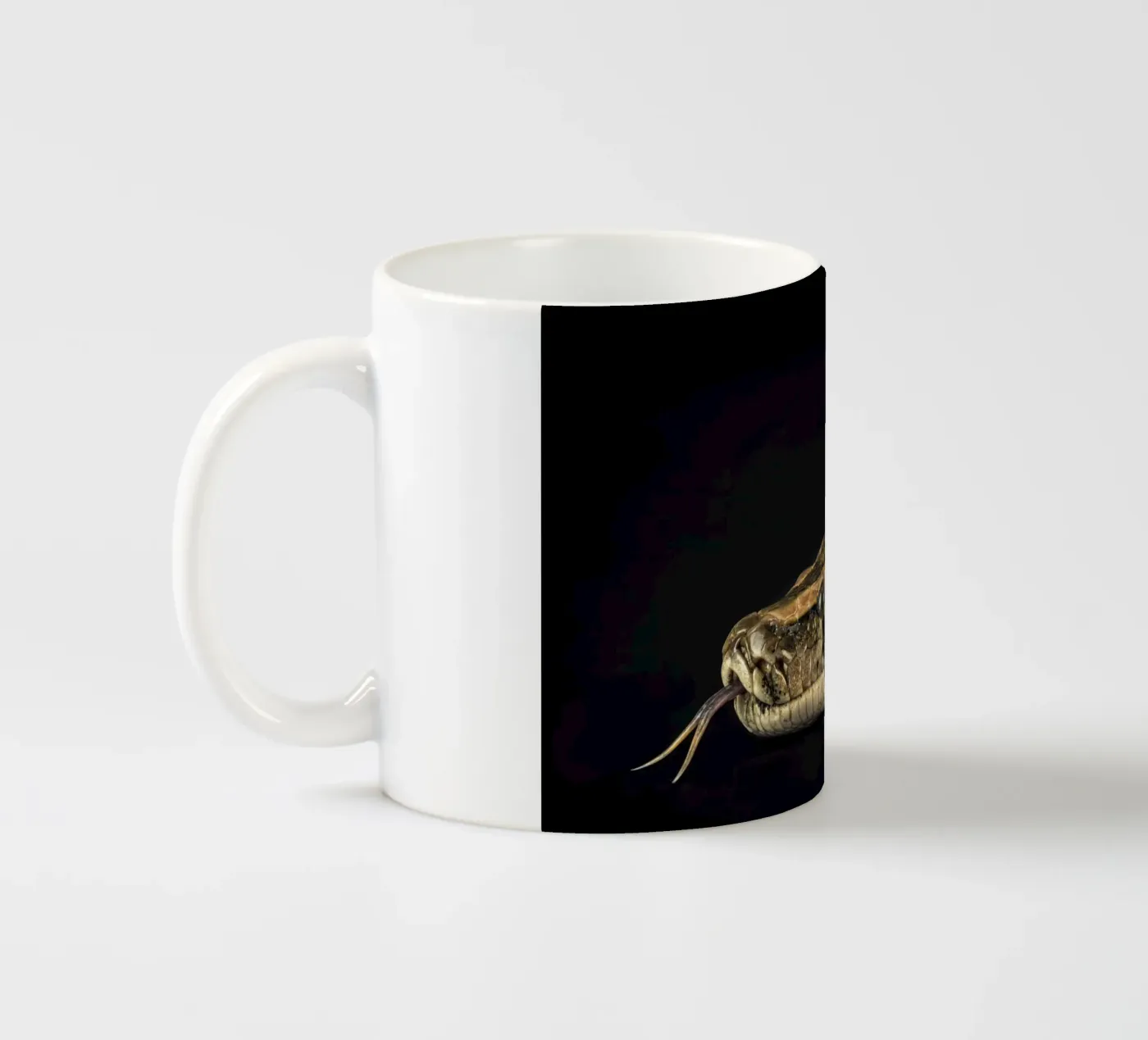 Python Headshot Keramik Tasse von Curious Collections by Marielle Leenders