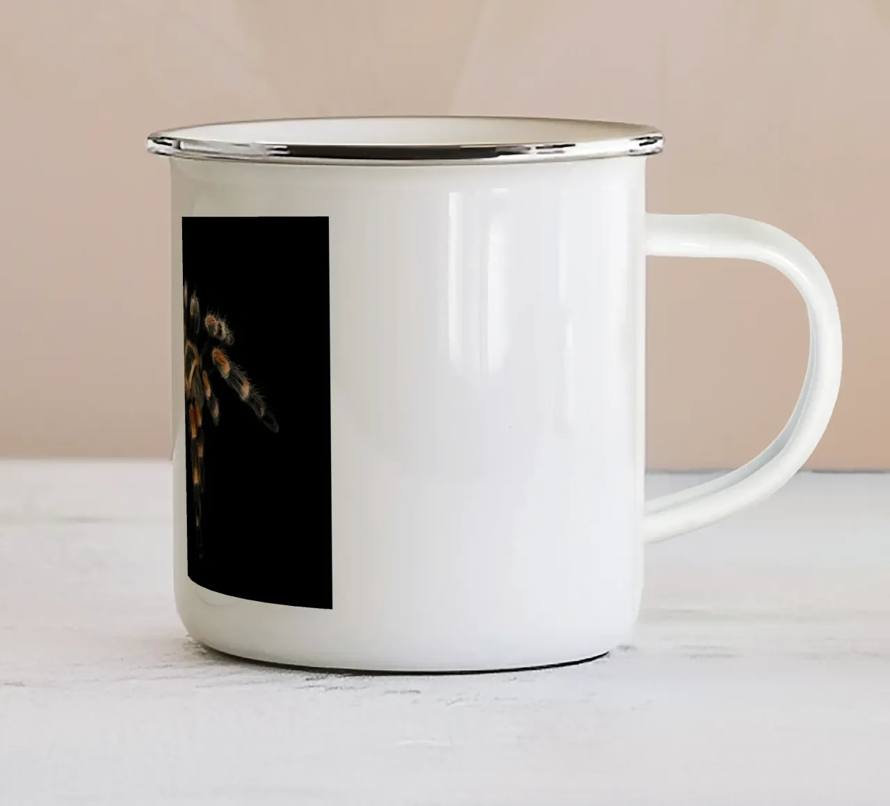 Tarantola tazza in smalto da Curious Collections by Marielle Leenders