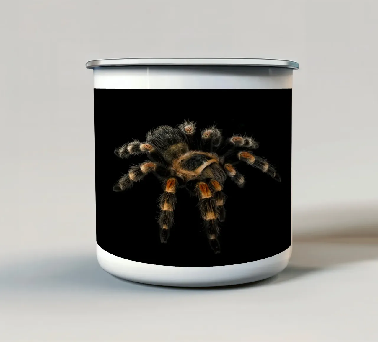Tarantola tazza in smalto da Curious Collections by Marielle Leenders