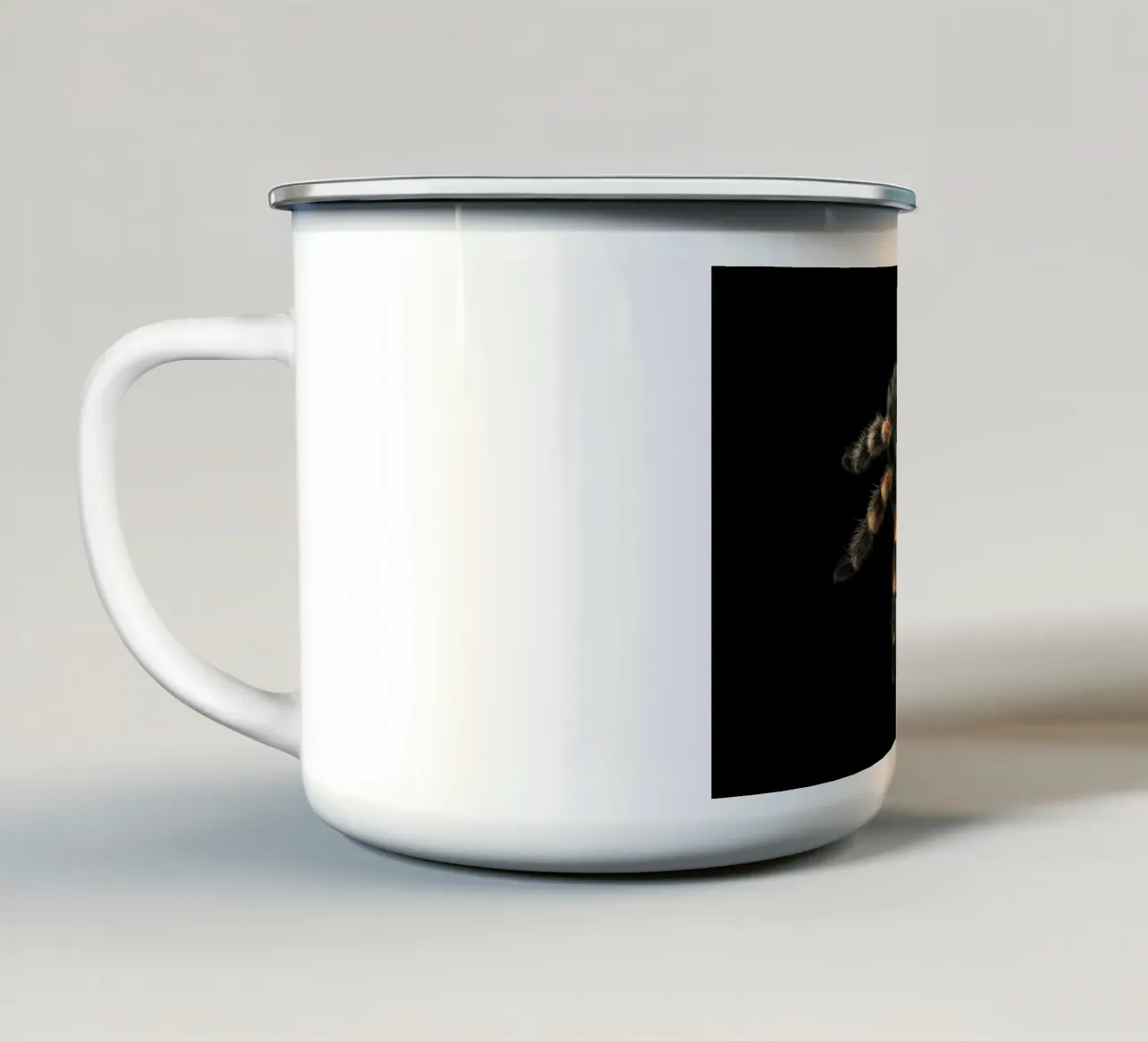 Tarantola tazza in smalto da Curious Collections by Marielle Leenders
