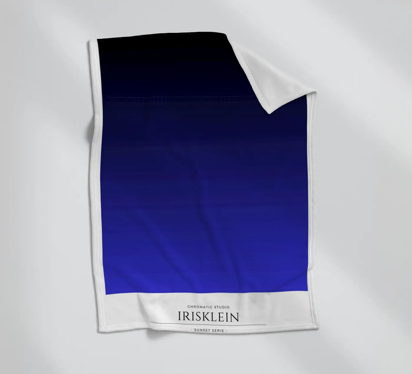 Irisklein Fleecedecke von RS LAB STUDIO