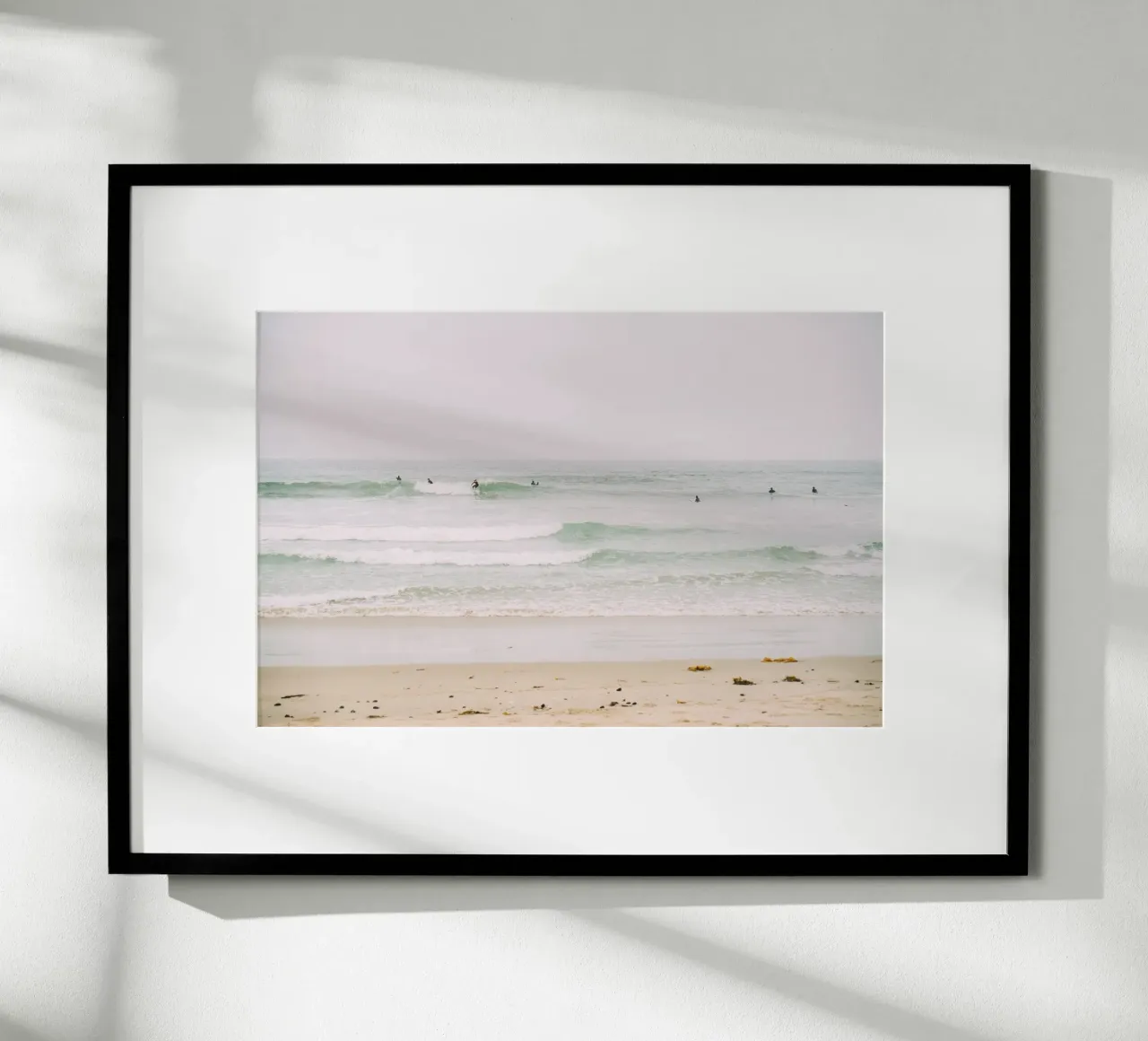 Surfers in California poster avec cadre en bois de patiphotography