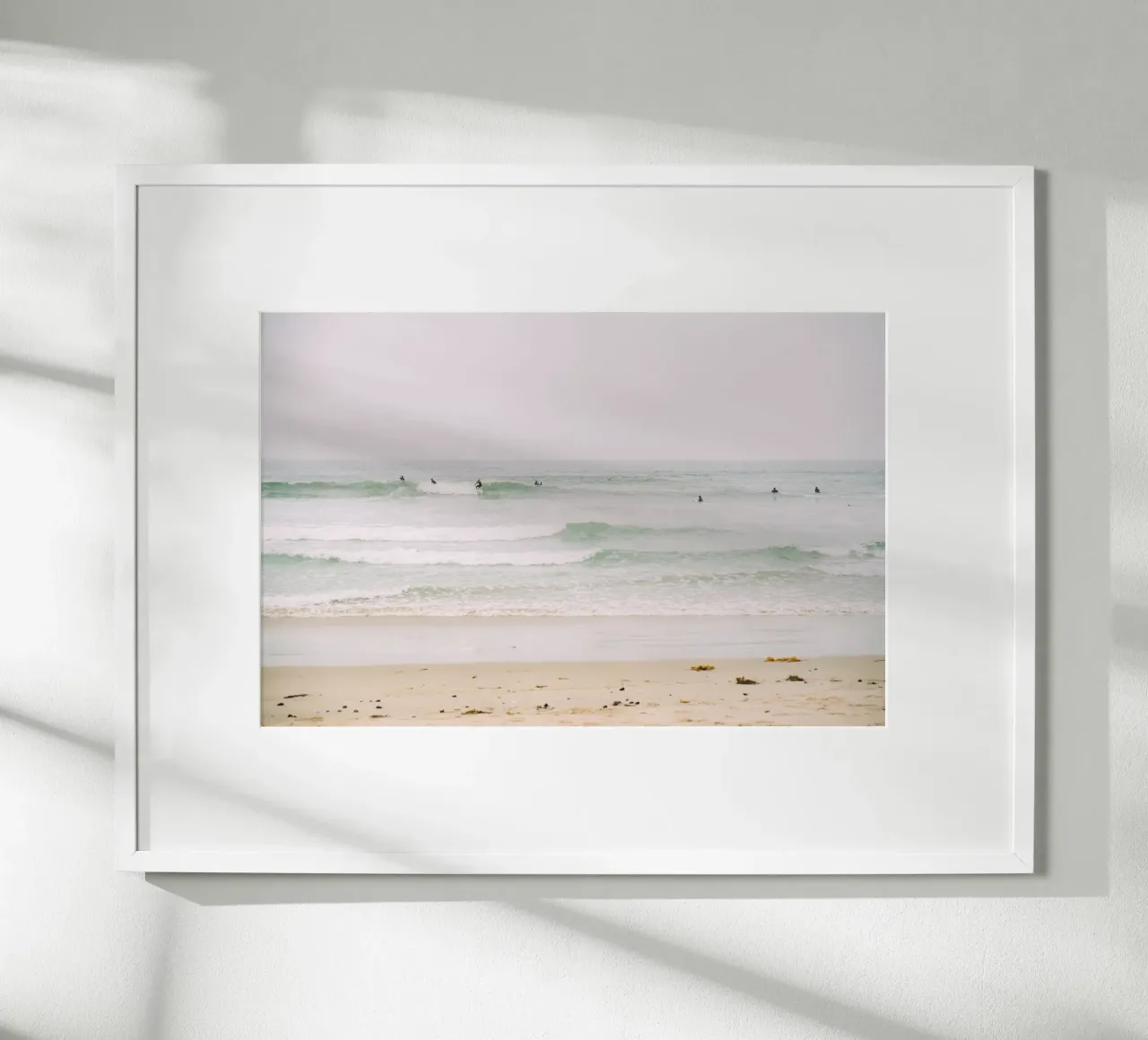Surfers in California poster avec cadre en bois de patiphotography