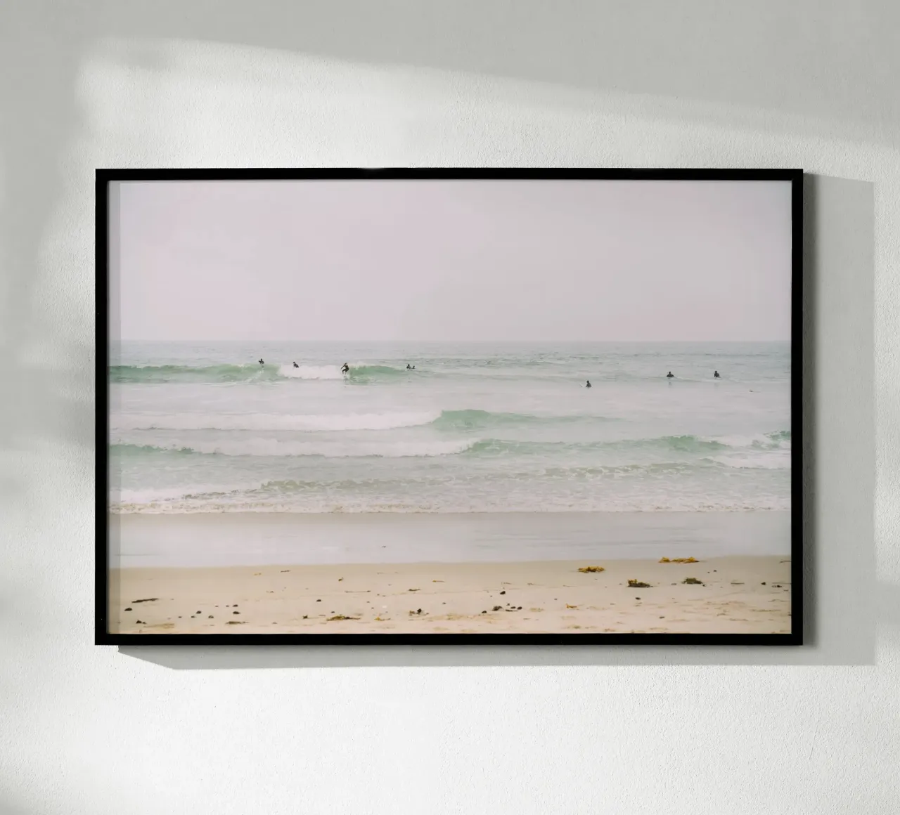 Surfers in California poster avec cadre en bois de patiphotography