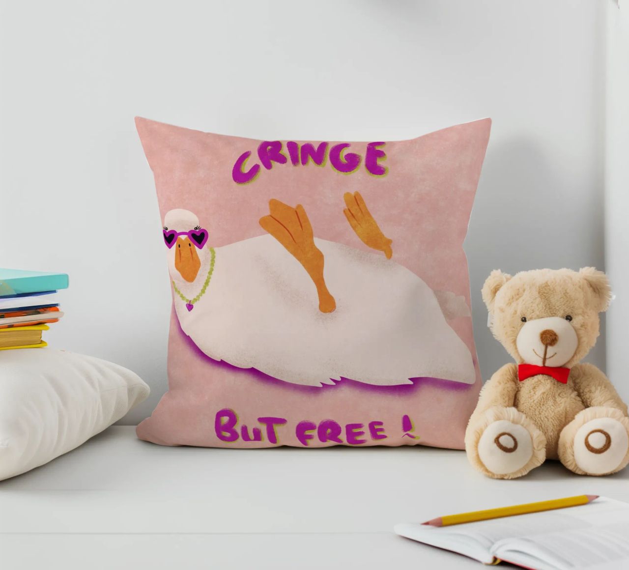 Cringe but free! cuscino da Illustration Raissa Oltmanns