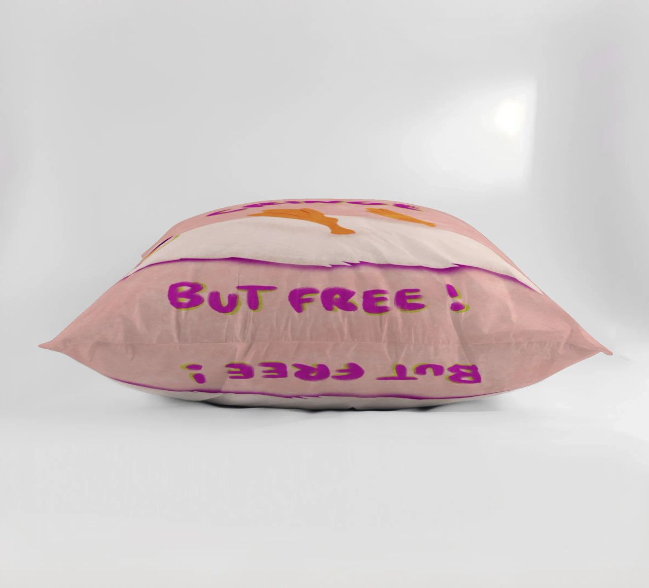 Cringe but free! cuscino da Illustration Raissa Oltmanns