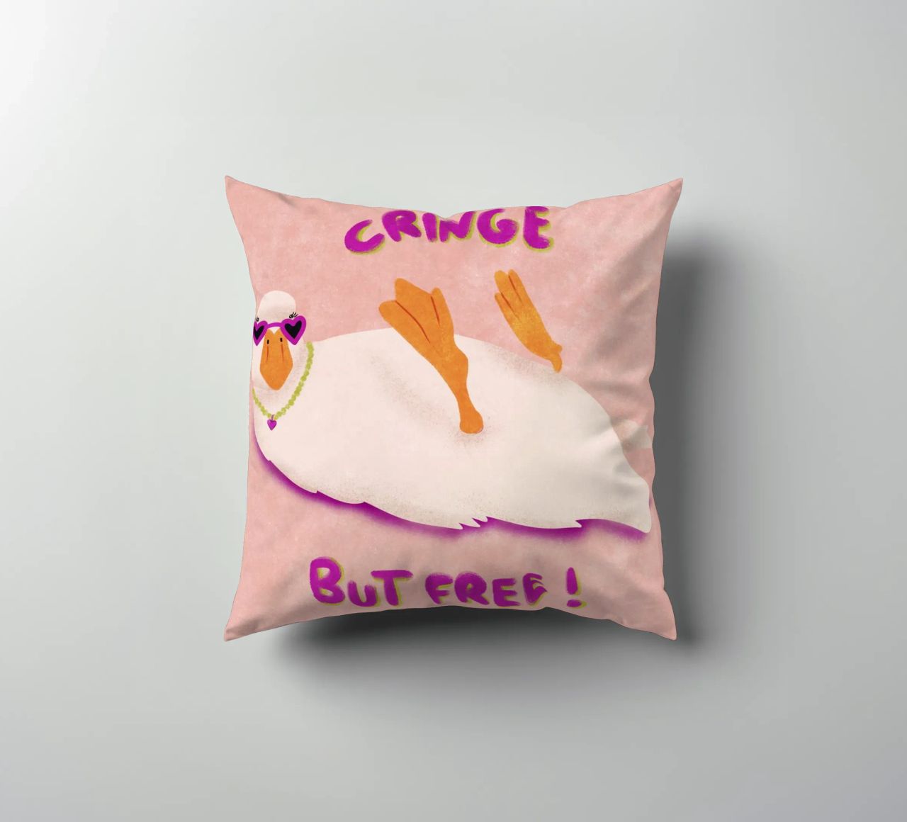 Cringe but free! cuscino da Illustration Raissa Oltmanns