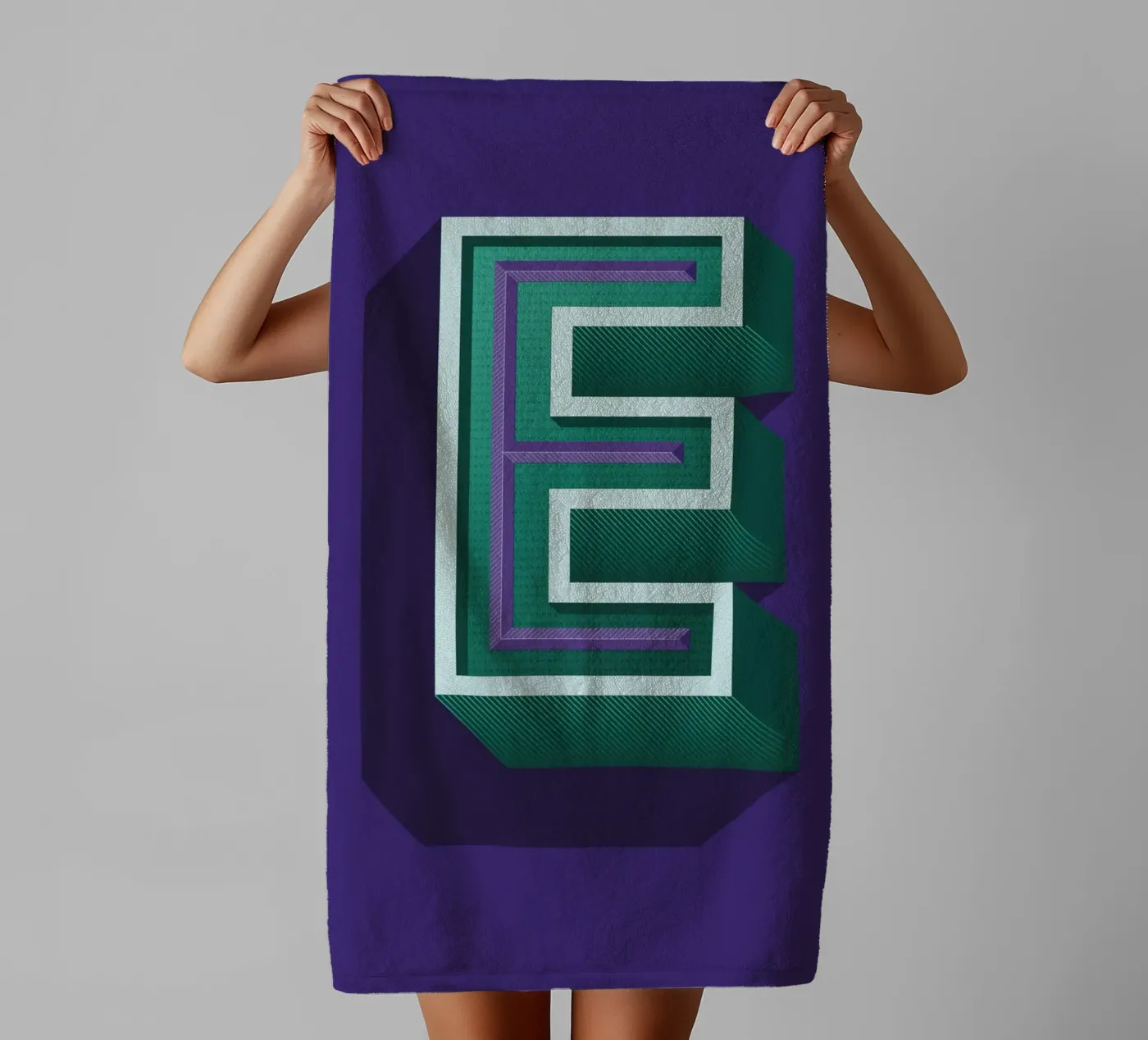 Lettre E towel by Glettering