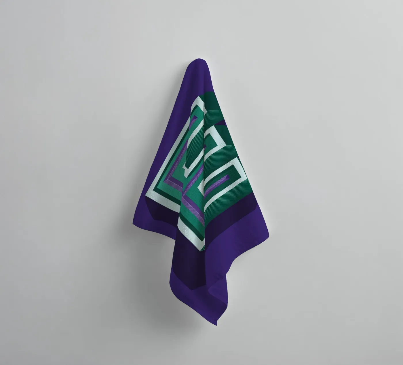 Lettre E towel by Glettering