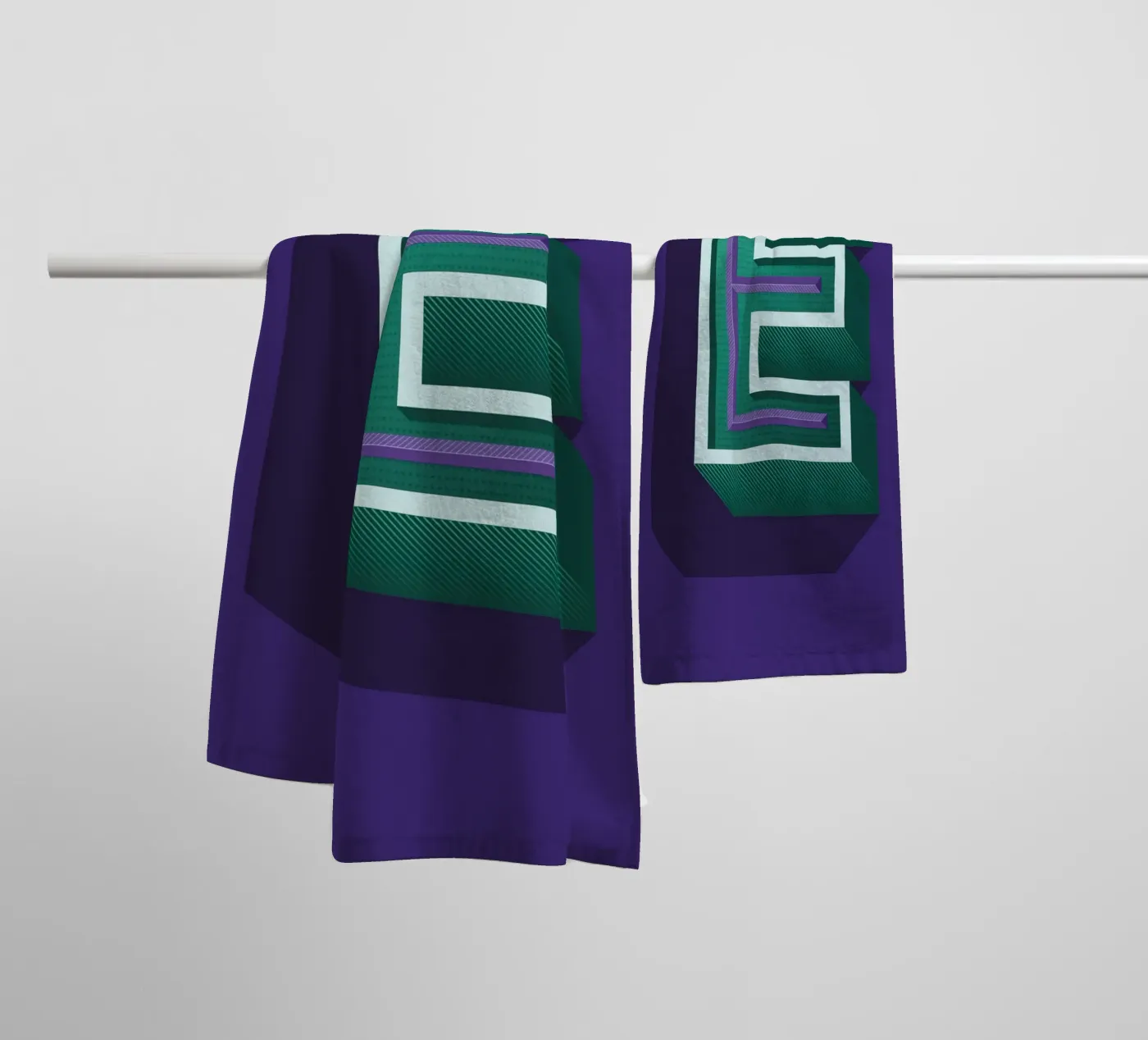 Lettre E towel by Glettering
