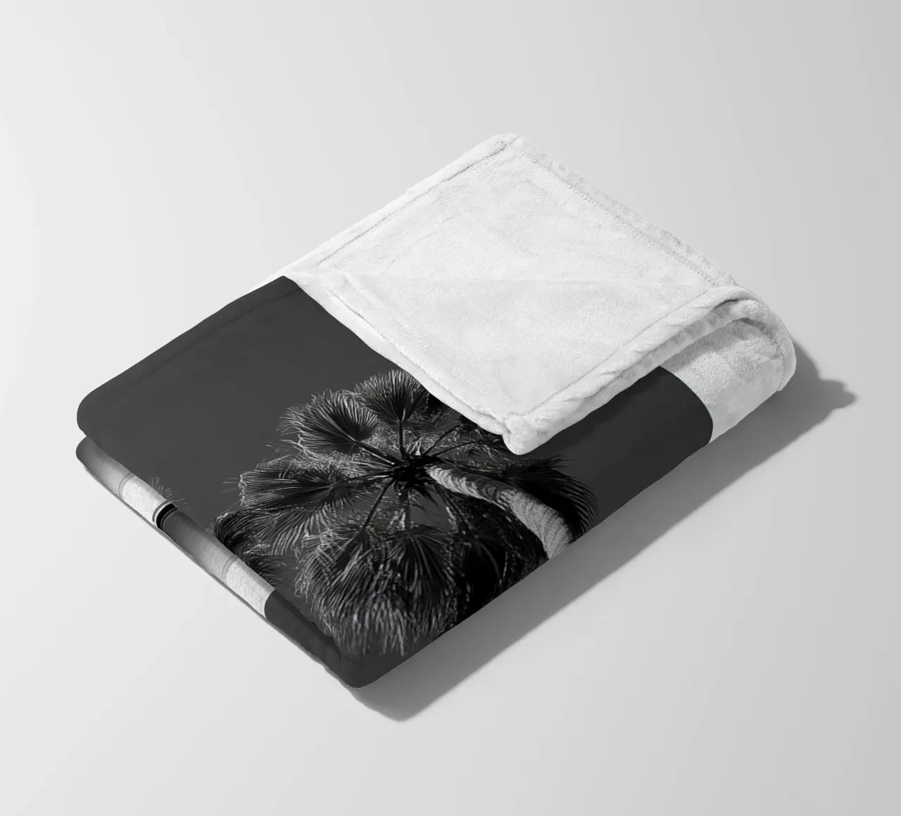 Rametti di palme in bianco e nero coperta in pile da Carinaprint