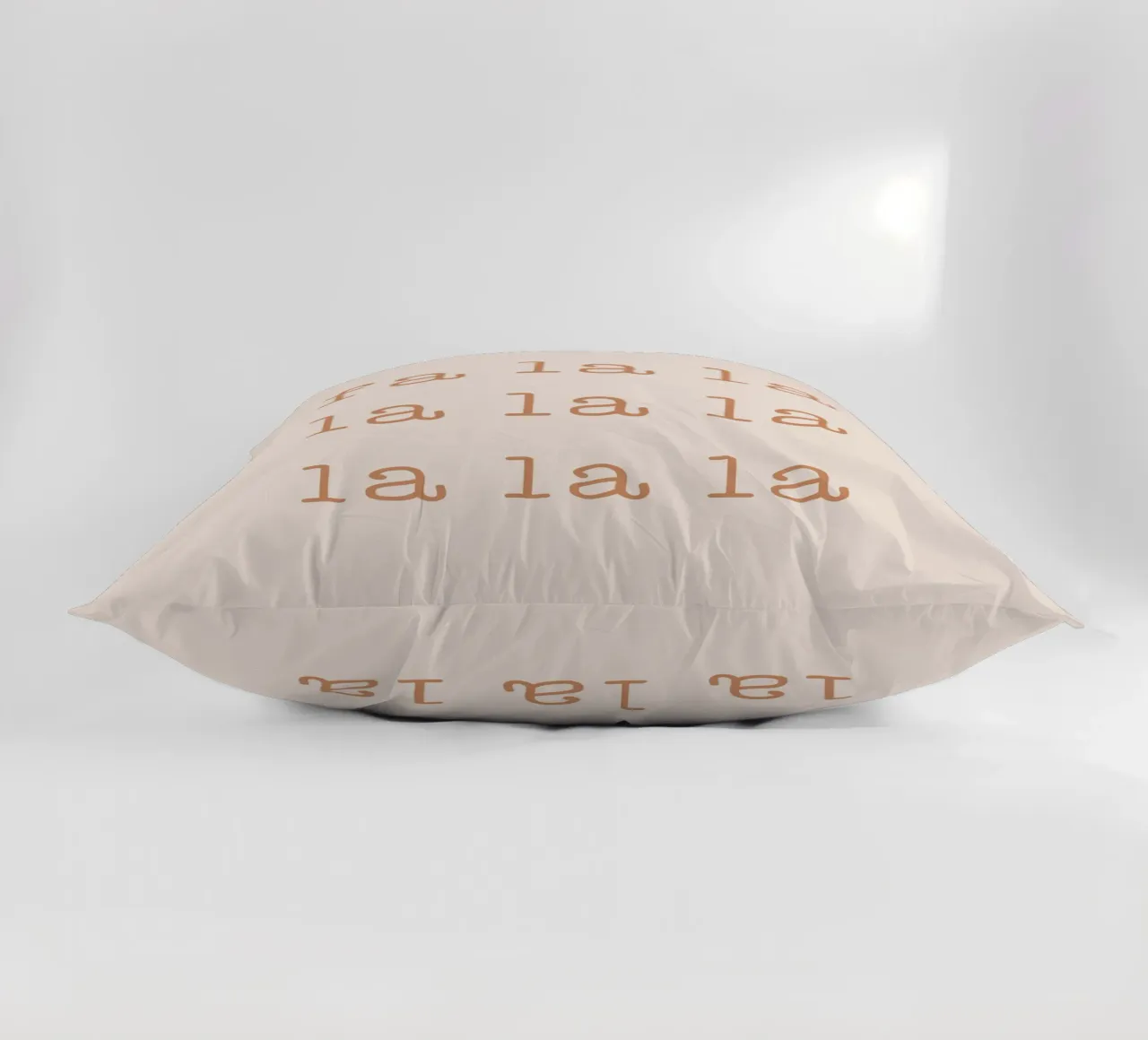 Blush Fa La La cuscino da Orara Studio