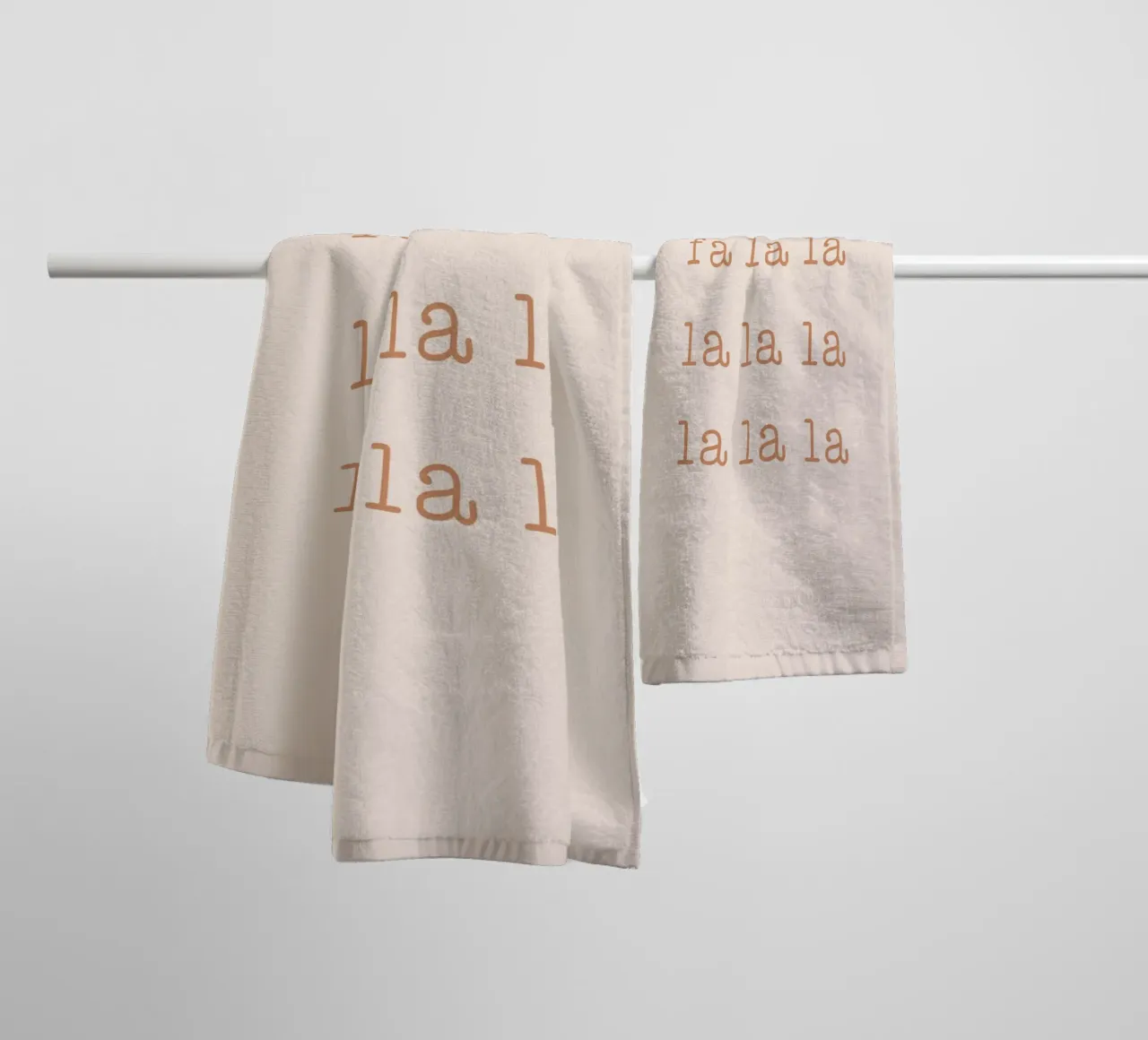 Blush Fa La La asciugamano da bagno da Orara Studio