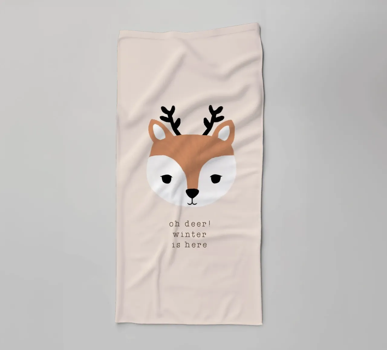 Blush Oh Deer L'inverno è qui II asciugamano da bagno da Orara Studio