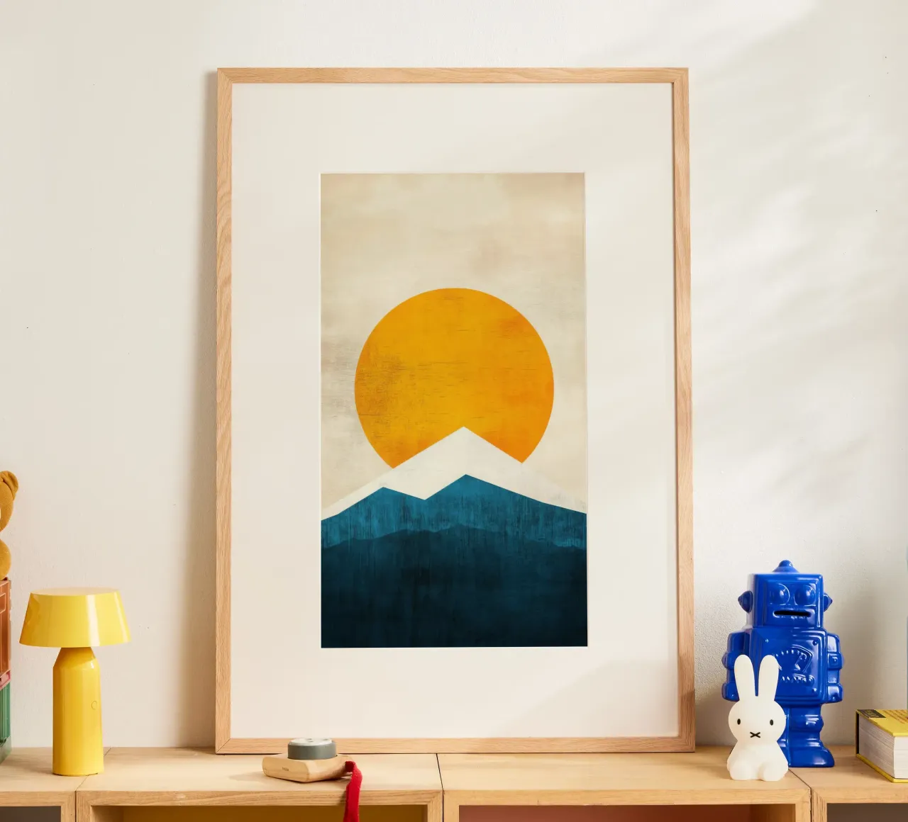 Sonne auf dem minimalistischen Berg Poster von Affiches Soleil & Déco Lumineuse – Sunny