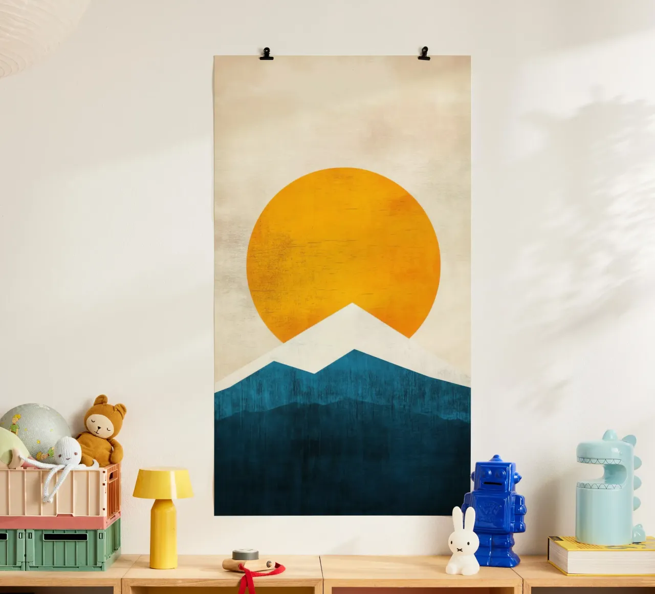 Sonne auf dem minimalistischen Berg Poster von Affiches Soleil & Déco Lumineuse – Sunny