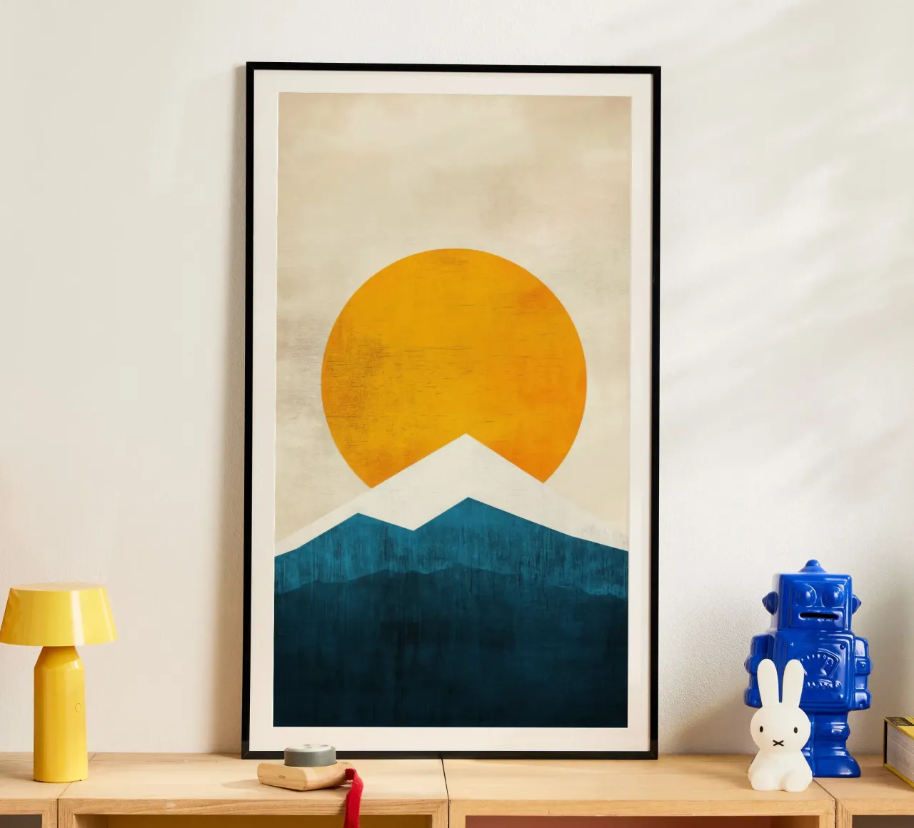 Sonne auf dem minimalistischen Berg Poster von Affiches Soleil & Déco Lumineuse – Sunny