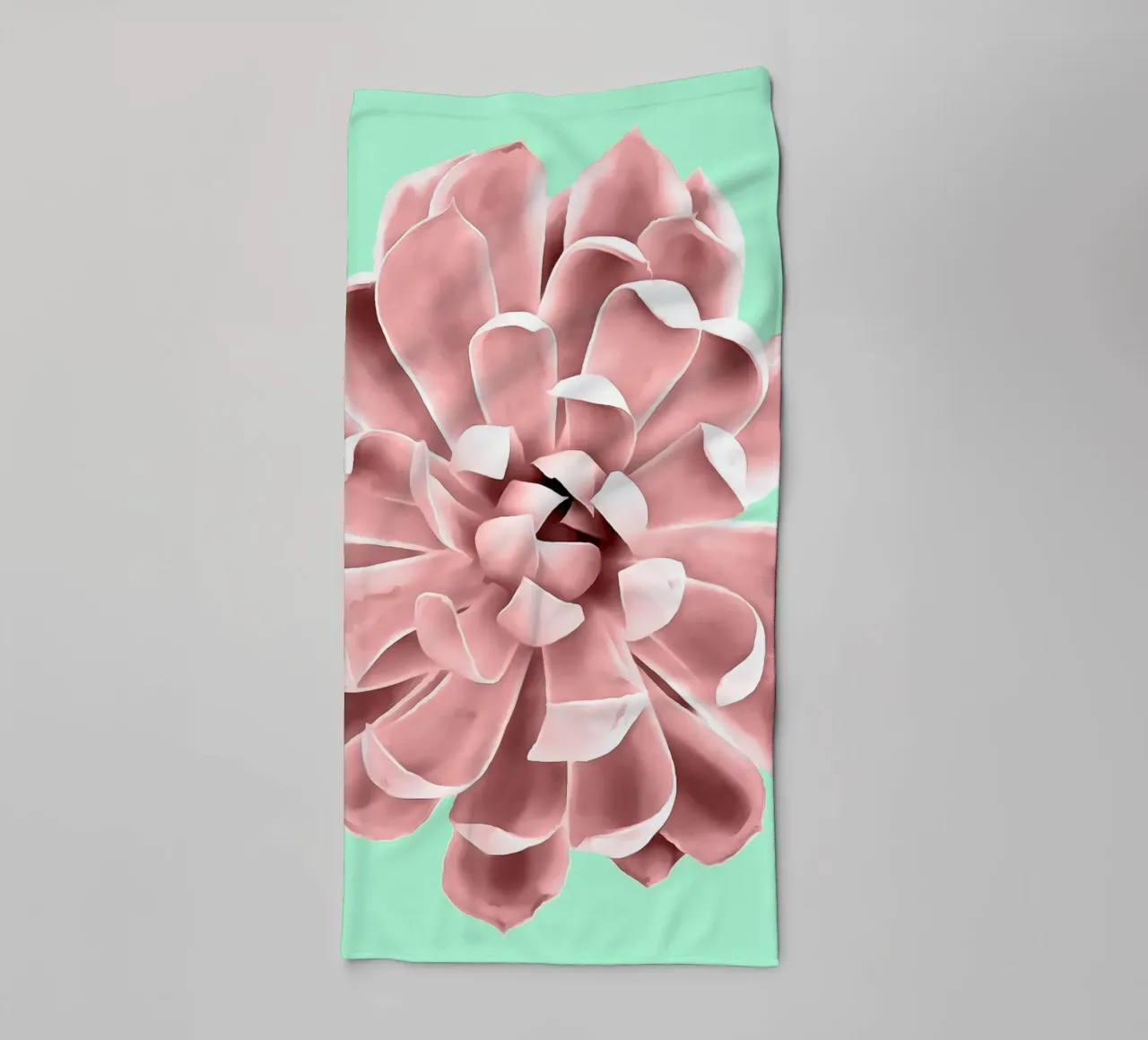 Roze vetplant op groenblauwe muur badhanddoek van amini54
