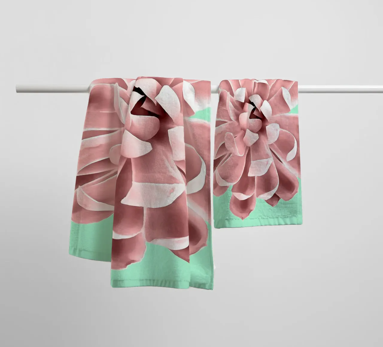 Roze vetplant op groenblauwe muur badhanddoek van amini54