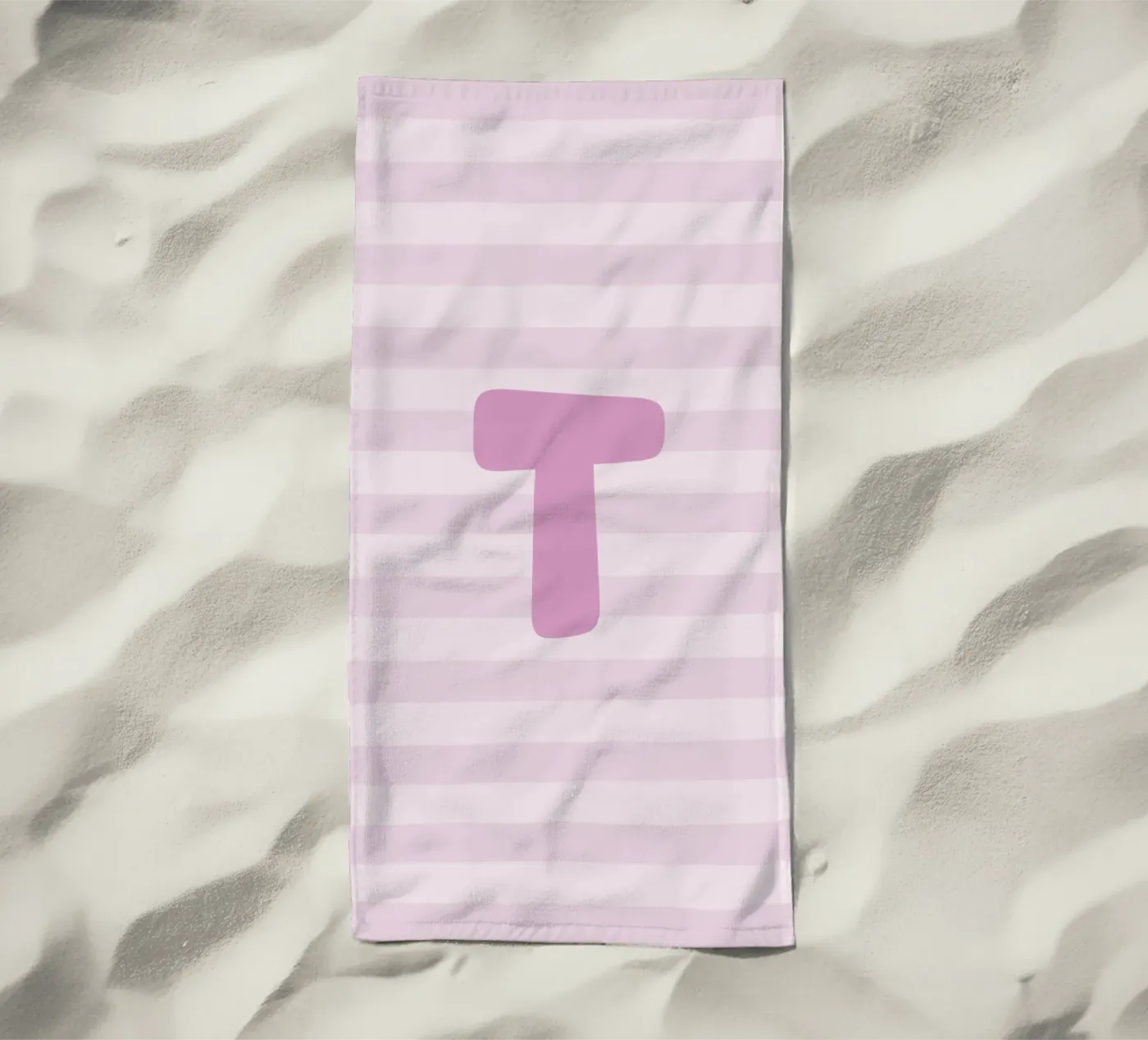 Initials pink strandhanddoek van we line studio - design