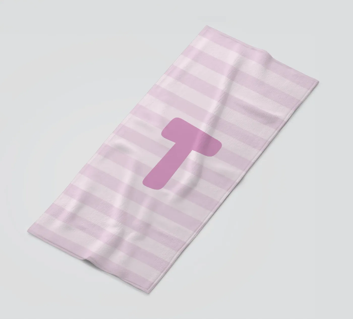 Initials pink strandhanddoek van we line studio - design