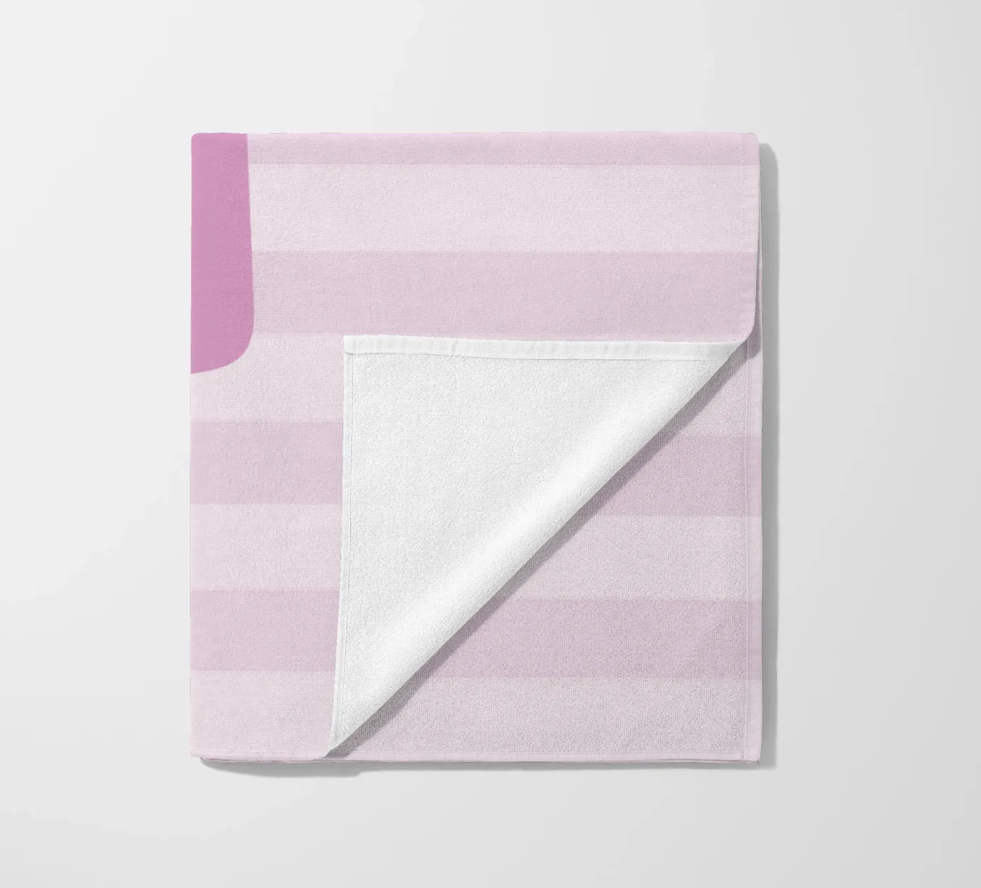 Initials pink strandhanddoek van we line studio - design