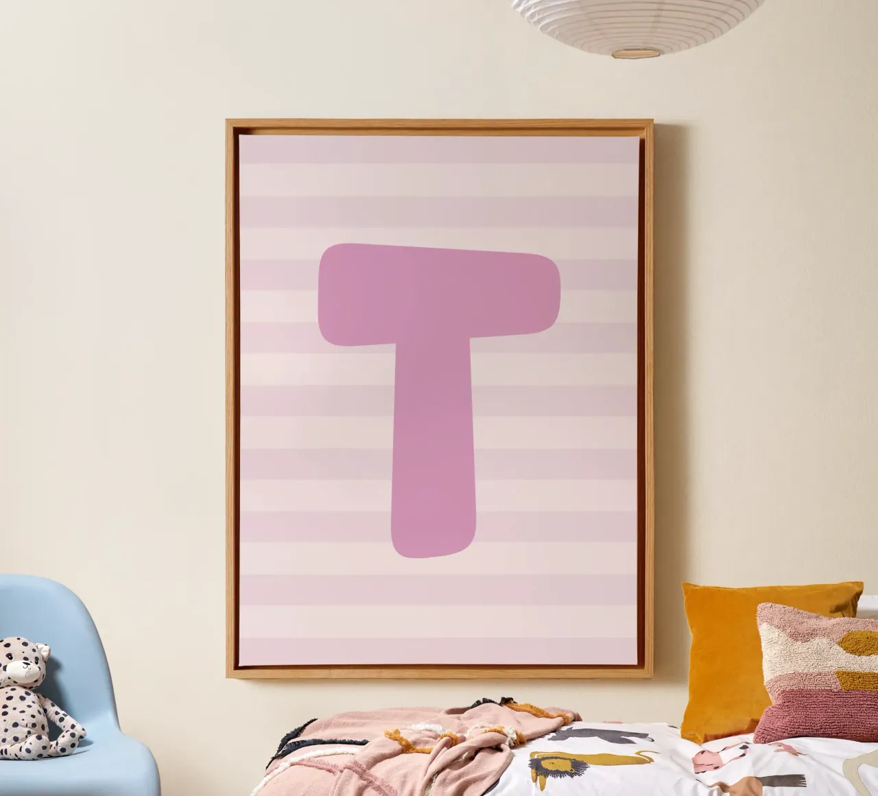 Initials pink tela con Cornice a cassetta da we line studio - design