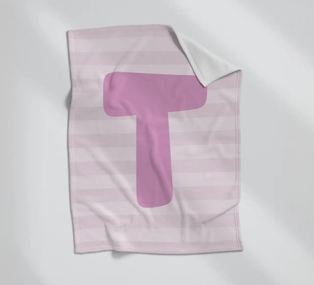 Initials pink coperta in pile da we line studio - design