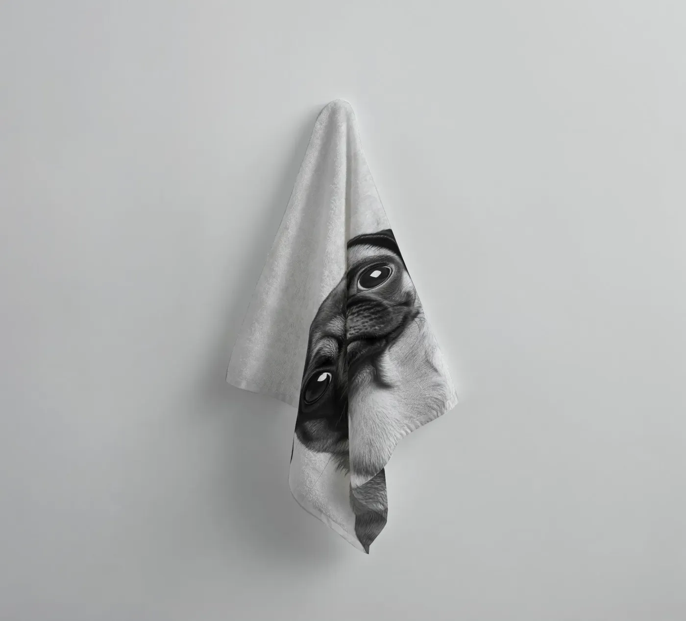 Milo der Mops badhanddoek van Carinaprint
