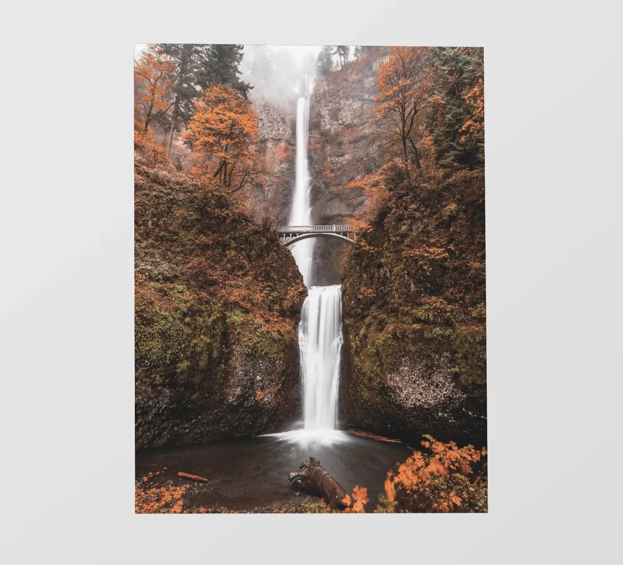 Cascata autunnale con ponte in stile vintage telo in pvc da Whole©