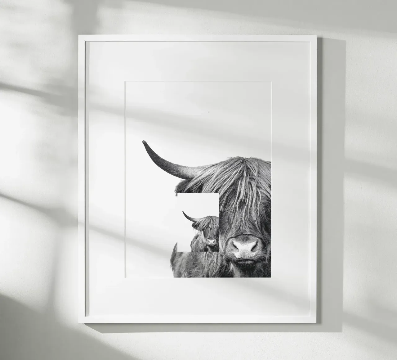 Disegno monocromatico di una mucca delle Highlands - Murale elegante poster con telaio in alluminio da Whole©